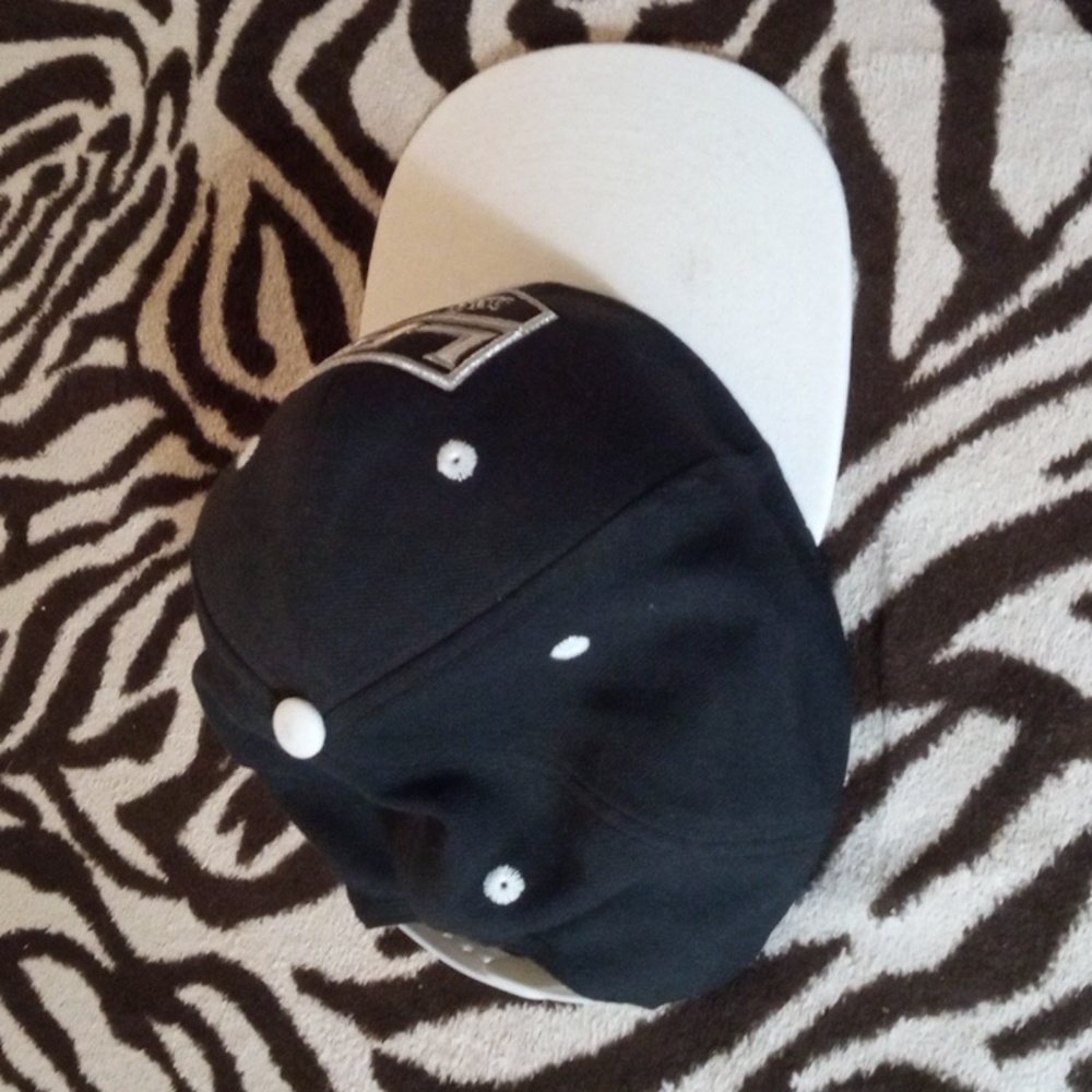 LA Kings snapback hat - Picture 4 of 6